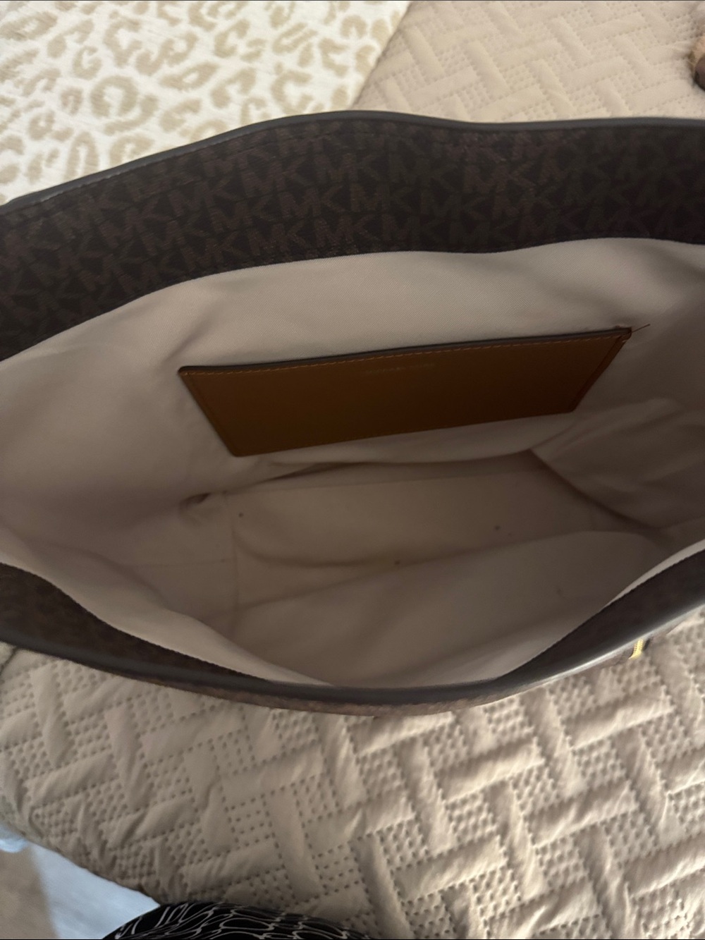 Like new Michael Kors purse - Picture 4 of 5